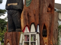 little-free-library-carved-into-cedar-stump_01