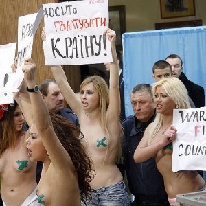 800px-Election_Protest_Crucified_Ukraine