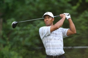 800px-Tiger_Woods_drives_by_Allison
