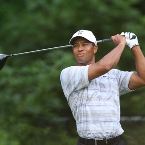 800px-Tiger_Woods_drives_by_Allison