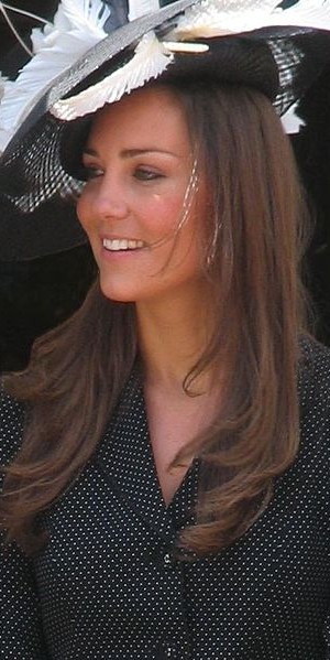 464px-Kate_Middleton_at_the_Garter_Procession_2008