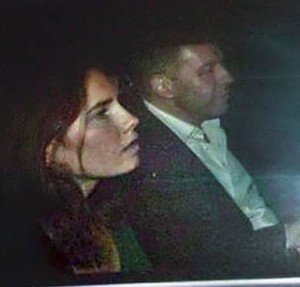 800px-Corrado_maria_daclon_-_amanda_knox