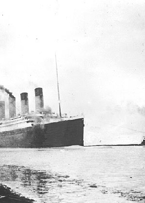 RMS_Titanic_sea_trials_April_2,_1912