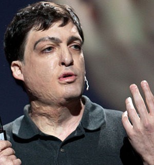 800px-Dan_Ariely_speaking_at_TED_in_2009