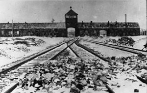 330px-Bundesarchiv_Bild_175-04413,_KZ_Auschwitz,_Einfahrt
