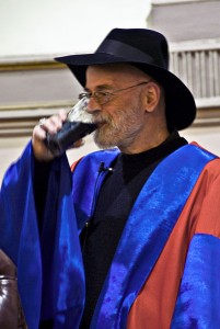 401px-Terry_Pratchett_honorary_degree_TCD