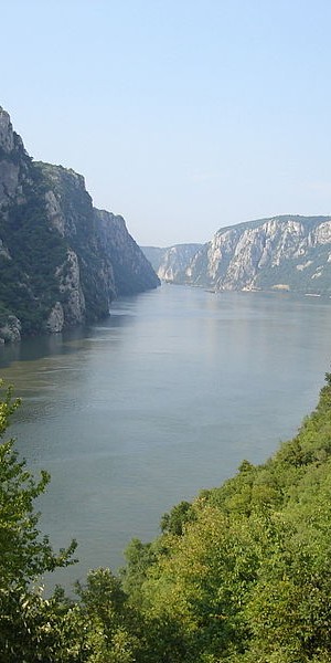 800px-Danube_near_Iron_Gate_2006