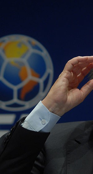 800px-2014_FIFA_Announcement_(Joseph_Blatter)_6