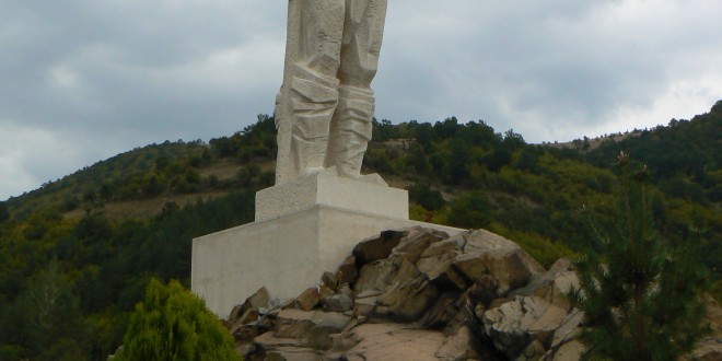 Ochindol-monument-Dyado-Yotso-3