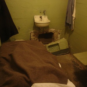 800px-Alcatraz_cell_vent