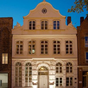 446px-Buddenbrookhaus_Luebeck_(Germany)_by_night