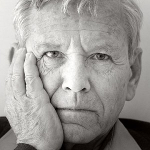 390px-Amos_oz675