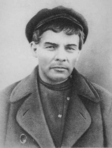 Lenin-last-underground,_1917