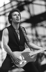 379px-Bundesarchiv_Bild_183-1988-0719-38,_Bruce_Springsteen,_Konzert_in_der_DDR