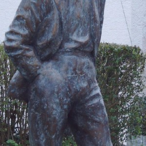 Hermann-Hesse-Statue_in_Gaienhofen