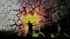 800px-Roger_Waters_The_Wall_Live_Kansas_City_30_October_2010_2
