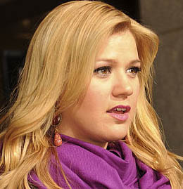 Kelly_Clarkson_57th_Presidential_Inauguration-cropped