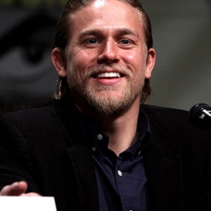 465px-Charlie_Hunnam_by_Gage_Skidmore_3