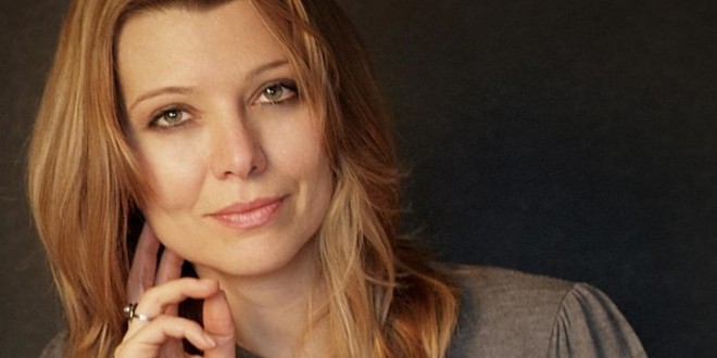 726px-ElifShafak_Ask_EbruBilun_Wiki_cropped