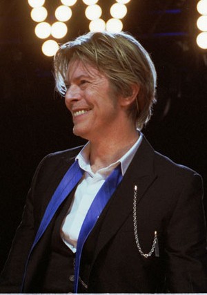 David-Bowie_Chicago_2002-08-08_photoby_Adam-Bielawski-cropped