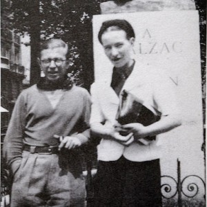 385px-Sartre_and_de_Beauvoir_at_Balzac_Memorial