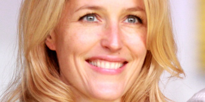Gillian_Anderson_2013_(cropped)