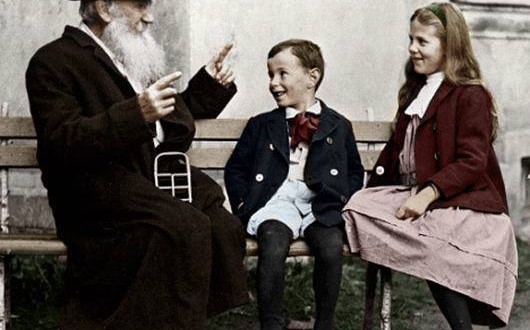 Лев Толстой с внуците си