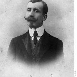 474px-Bundesarchiv_Bild_183-R98911,_Heinrich_Mann