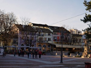 800px-Street_scene_in_Lovech_TB