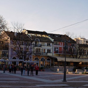 800px-Street_scene_in_Lovech_TB