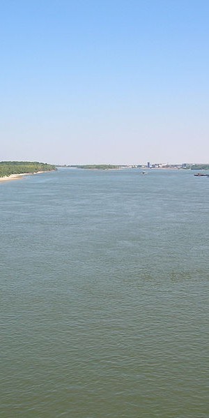 800px-Over_the_Danube