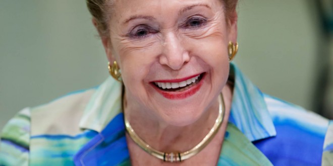 Mary_Higgins_Clark_at_the_Mazza_Museum