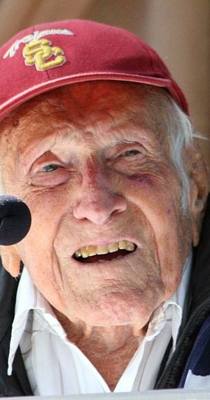 Louis_Zamperini_at_announcement_of_2015_Tournament_of_Roses_Grand_Marshal