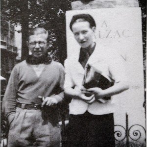 640px-Sartre_and_de_Beauvoir_at_Balzac_Memorial