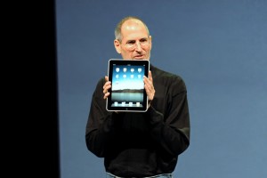 1024px-Steve_Jobs_with_the_Apple_iPad_no_logo