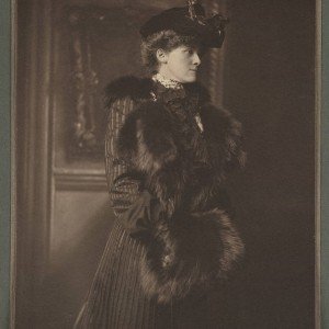 Edith_Newbold_Jones_Wharton_in_hat_with_fur_muff