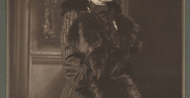 Edith_Newbold_Jones_Wharton_in_hat_with_fur_muff