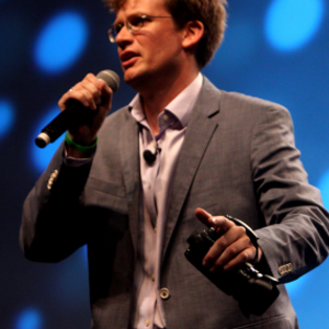 John_Green_speaking_at_VidCon_in_2012