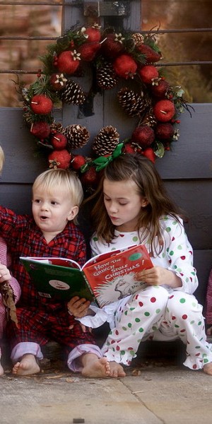 1024px-Children_reading_The_Grinch