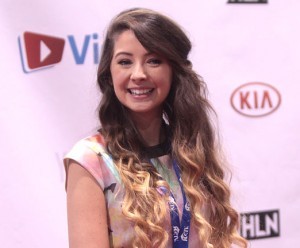 Zoe_Sugg_by_Gage_Skidmore-300x248