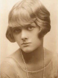 Young_Daphne_du_Maurier