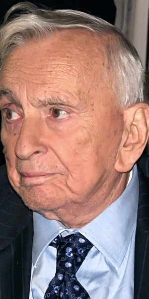 800px-Gore_Vidal_3_Shankbone_2009_NYC_cropped