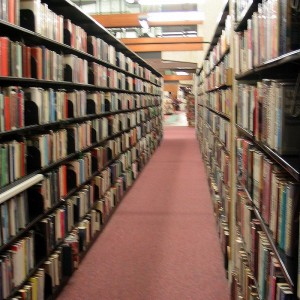 800px-Library_book_shelves