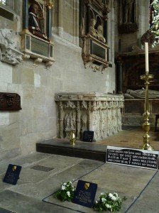 800px-Stratford-upon-Avon_-_Church_of_the_Holy_Trinity_-_Shakespeare