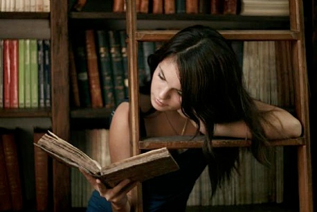 Woman-reading-book