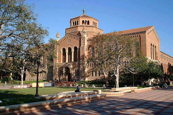 Powell_Library,_UCLA_(10_December_2005)