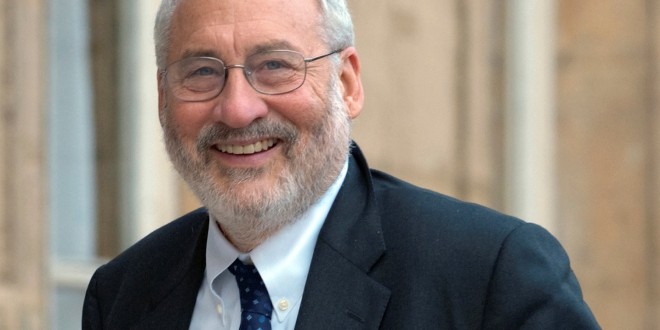 USA's Joseph Stiglitz, Nobel Prize winner for Economics, and President of the Commission on the Measurement of Economic Performance and Social Progress,  arrives at the Elysee Palace in Paris, France, Monday Sept. 14, 2009, for a meeting with France's President Nicolas Sarkozy and other members of the French government. (AP Photo/Philippe Wojazer,Pool)