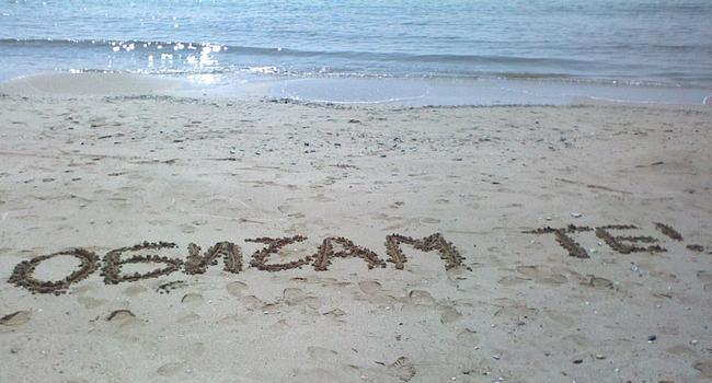 obicham_te_napisano_na_brega_na_moreto_by_little_devil_f_71765