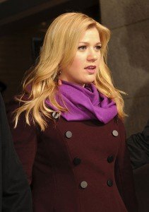 800px-Kelly_Clarkson_57th_Presidential_Inauguration-cropped