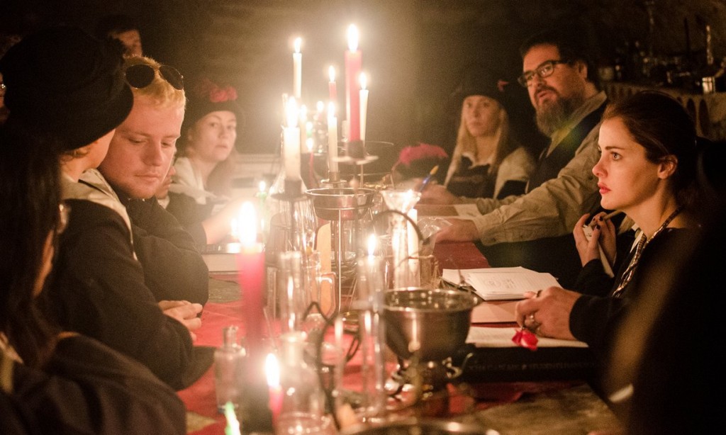 Учениците се учат да забъркват отвари и още какво ли не